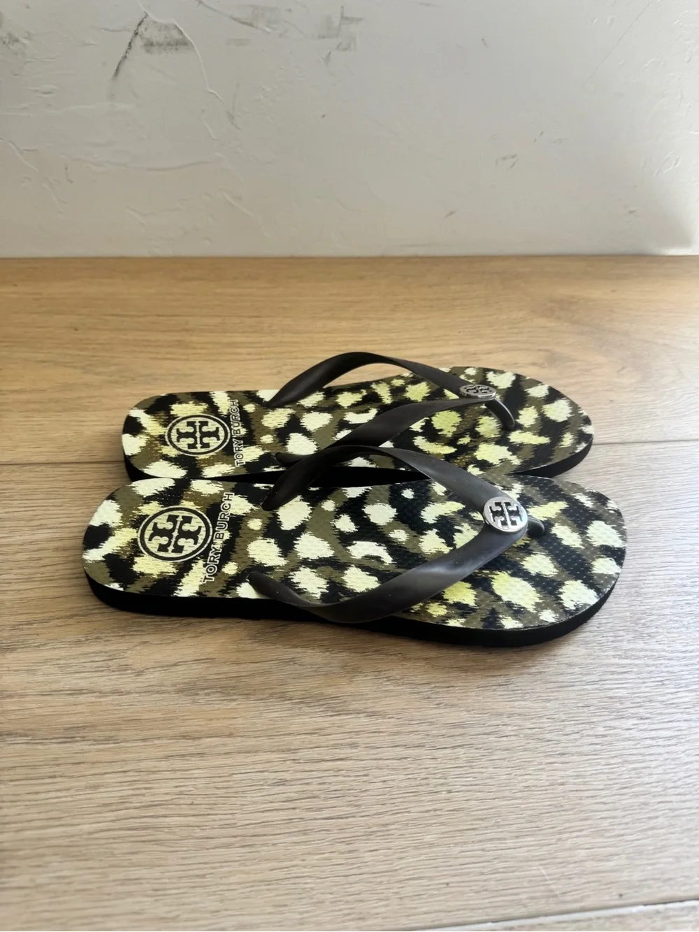 Tory Burch Brown Thongs Size 8